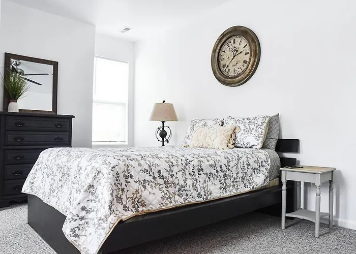 Beautiful Home-walkable Area W Parking Pittsburgh