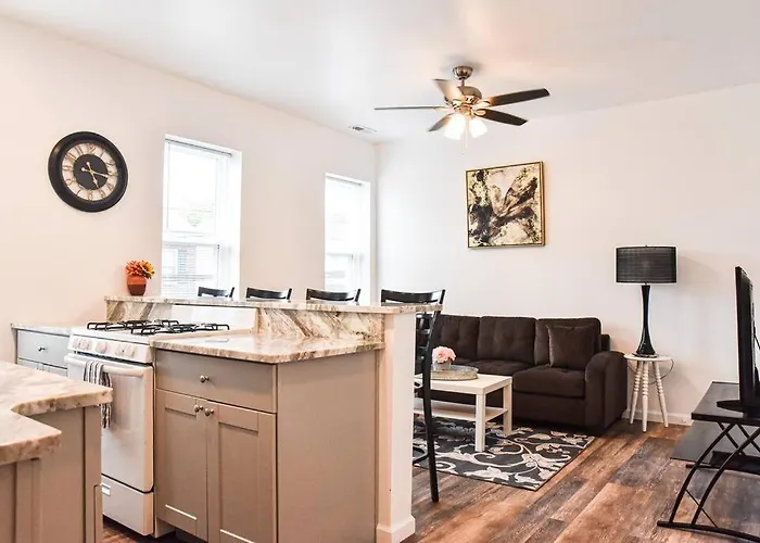 Beautiful Home-walkable Area W Parking