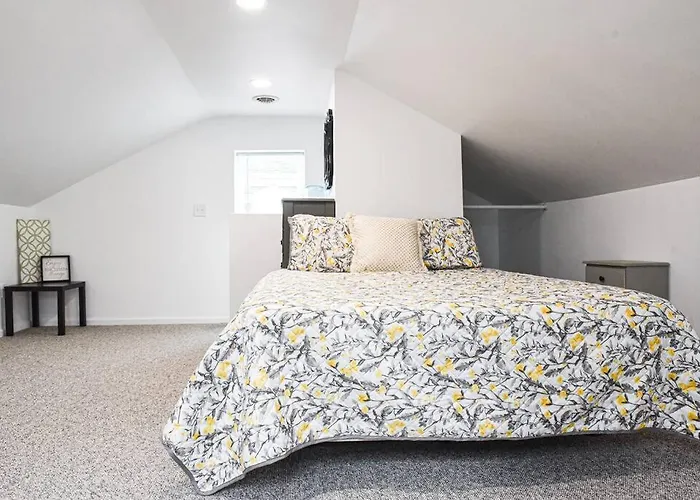 Beautiful Home-walkable Area W Parking * Pittsburgh