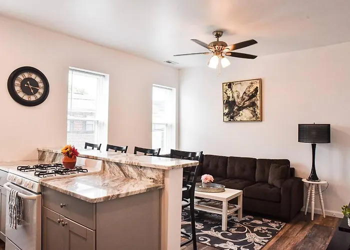 Beautiful Home-walkable Area W Parking