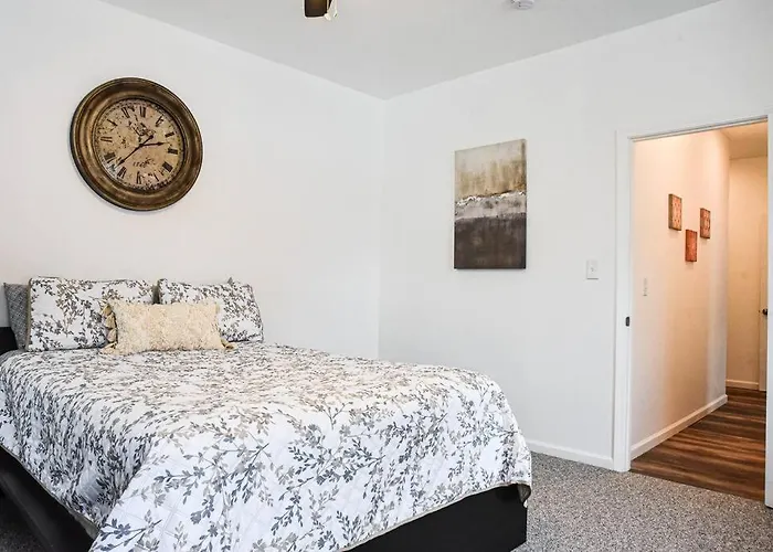 Apartment Beautiful Home-walkable Area W Parking Pittsburgh