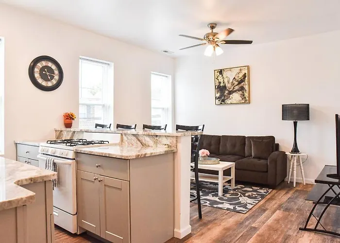 Beautiful Home-walkable Area W Parking Apartment *