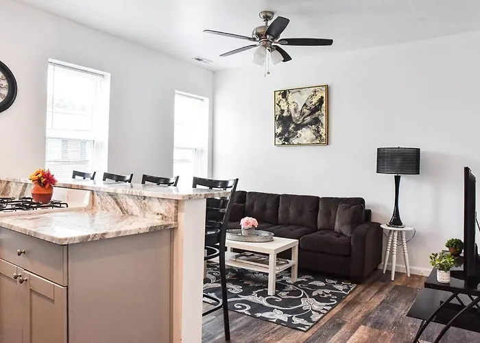 Apartment Beautiful Home-walkable Area W Parking