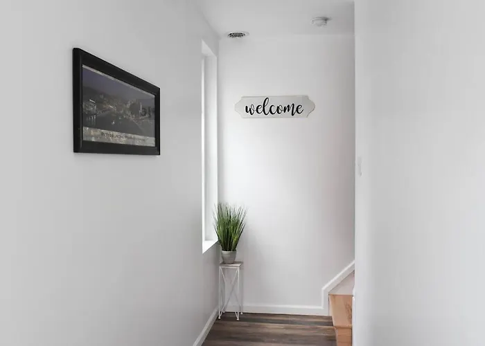 Beautiful Home-walkable Area W Parking