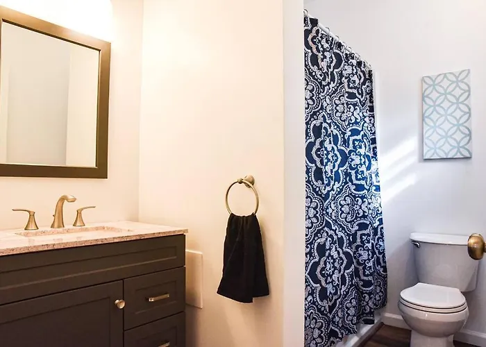 Beautiful Home-walkable Area W Parking Apartment *