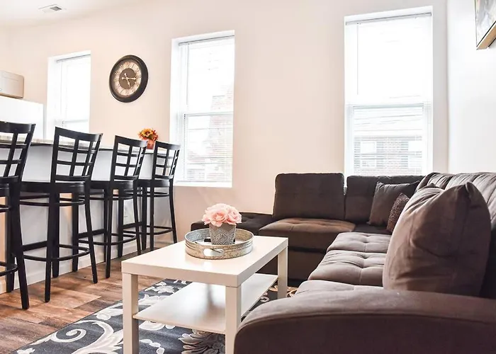 Beautiful Home-walkable Area W Parking
