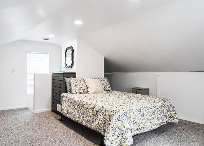 Beautiful Home-walkable Area W Parking * Pittsburgh