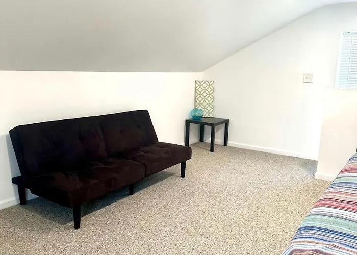 Apartment Beautiful Home-walkable Area W Parking